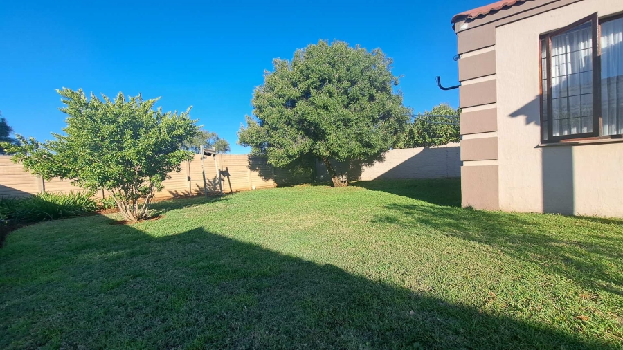2 Bedroom Property for Sale in Langenhovenpark Free State